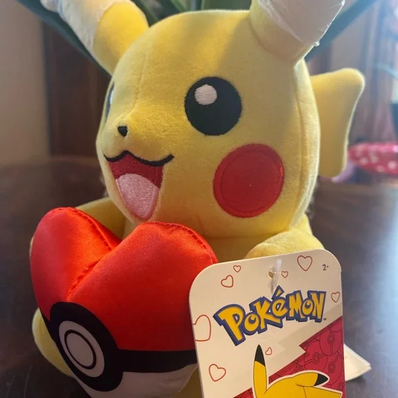 Pokemon Pikachu Yellow Plush with Heart - Picture 4 of 10